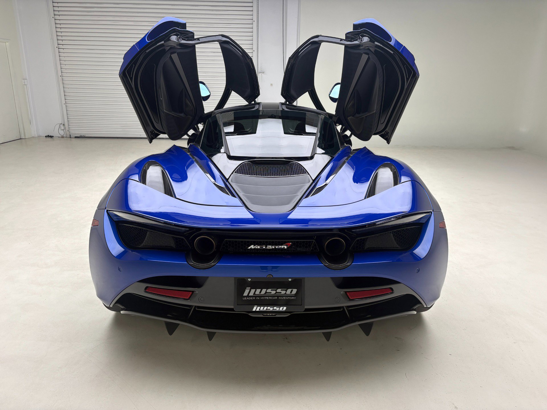 Used 2018 McLaren 720S Performance photo 17