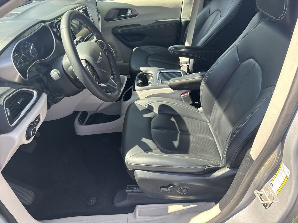 2024 Chrysler Pacifica Touring-L