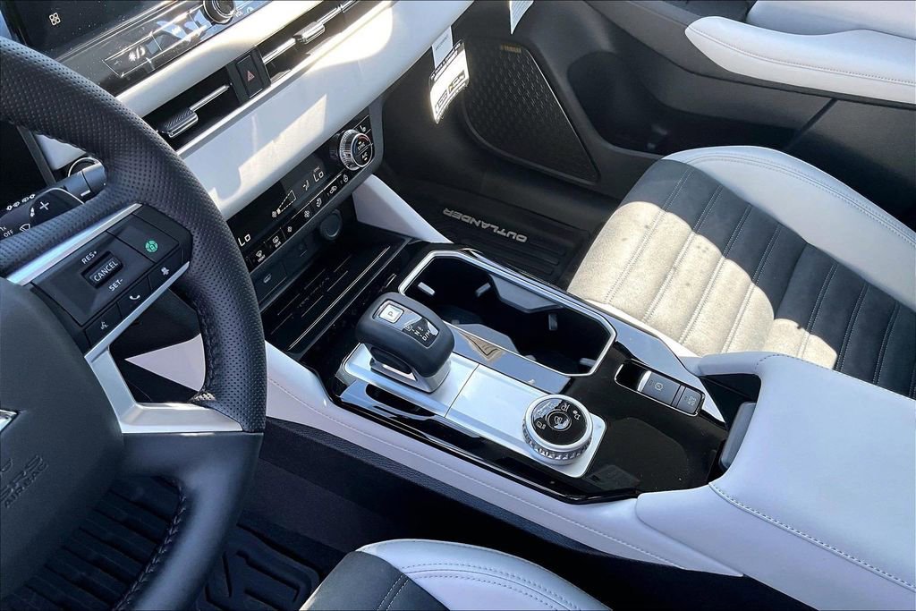 2026 Mitsubishi Outlander FWD