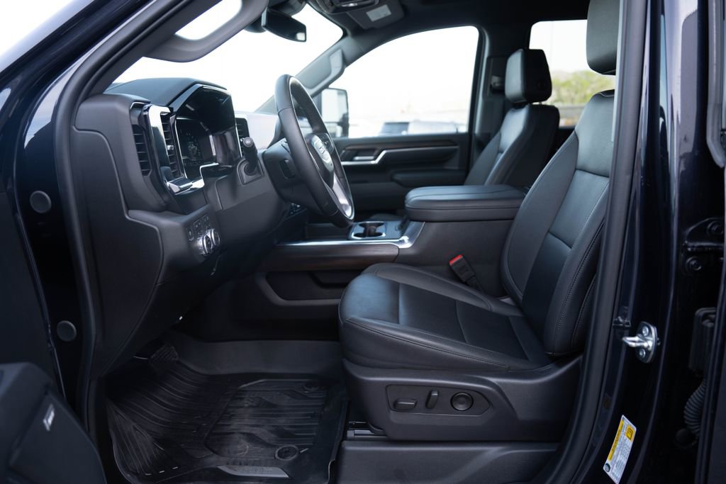 2025 GMC Sierra 3500 SLT