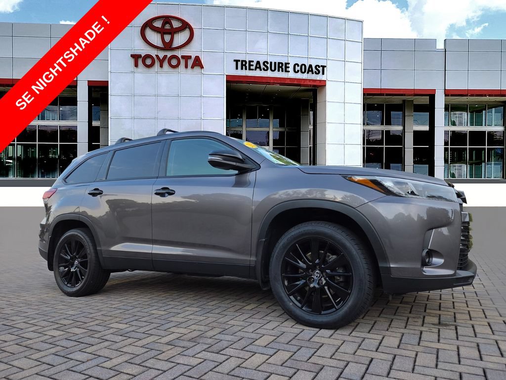 Used 2019 Toyota Highlander SE w/ Nightshade Edition