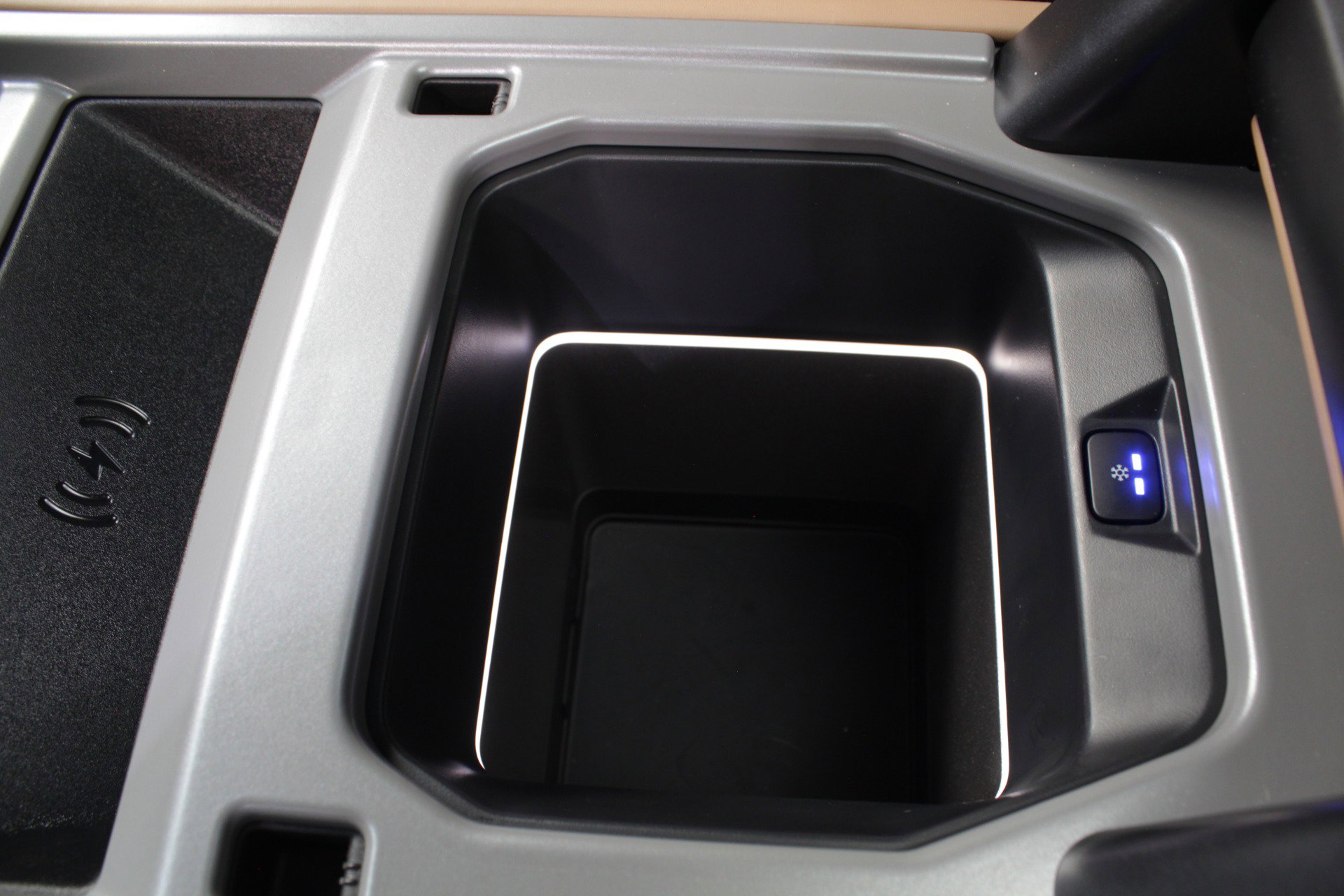 2025 Land Rover Defender 110 V8