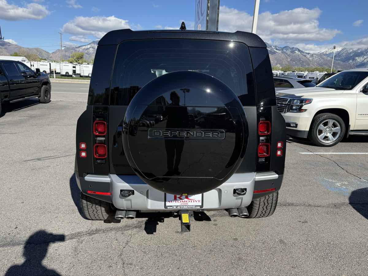 2024 Land Rover Defender 110 SE