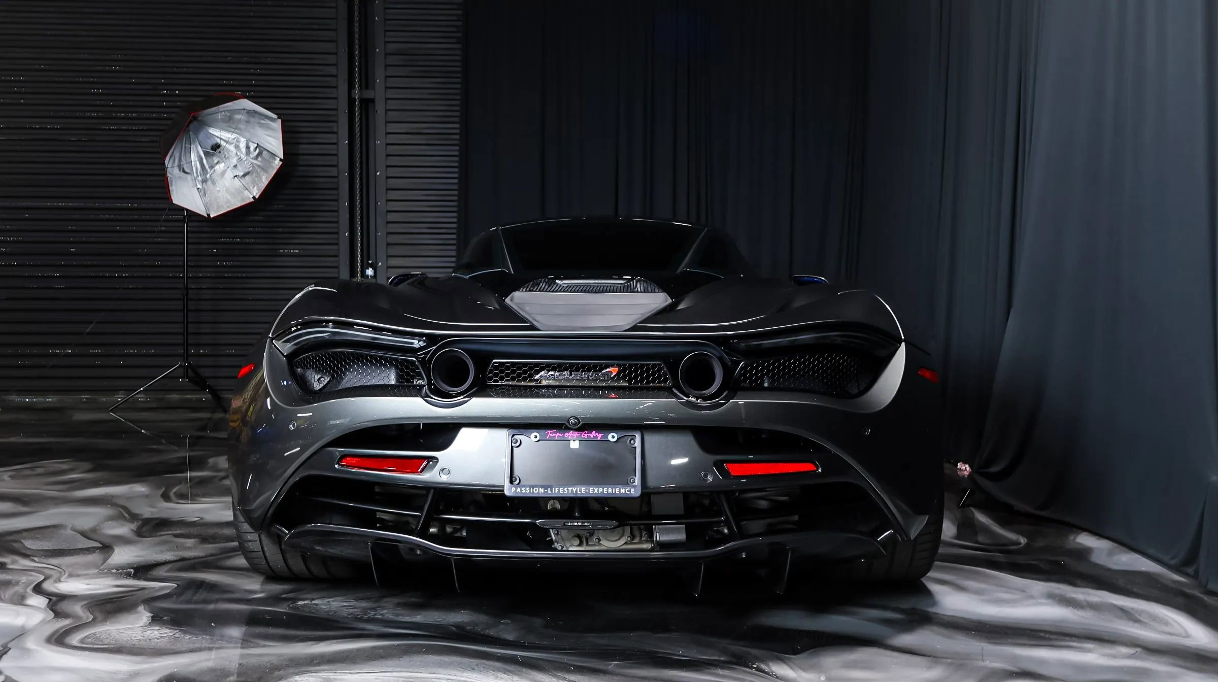 Used 2018 McLaren 720S Luxury photo 16