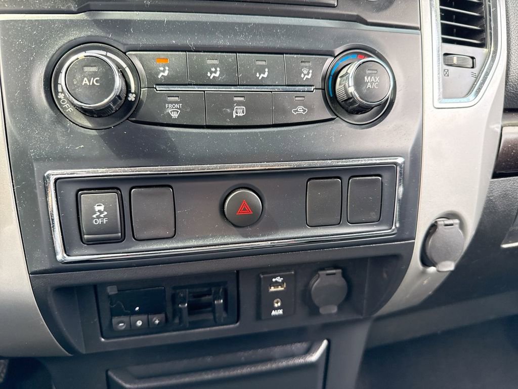 2017 Nissan Titan SV