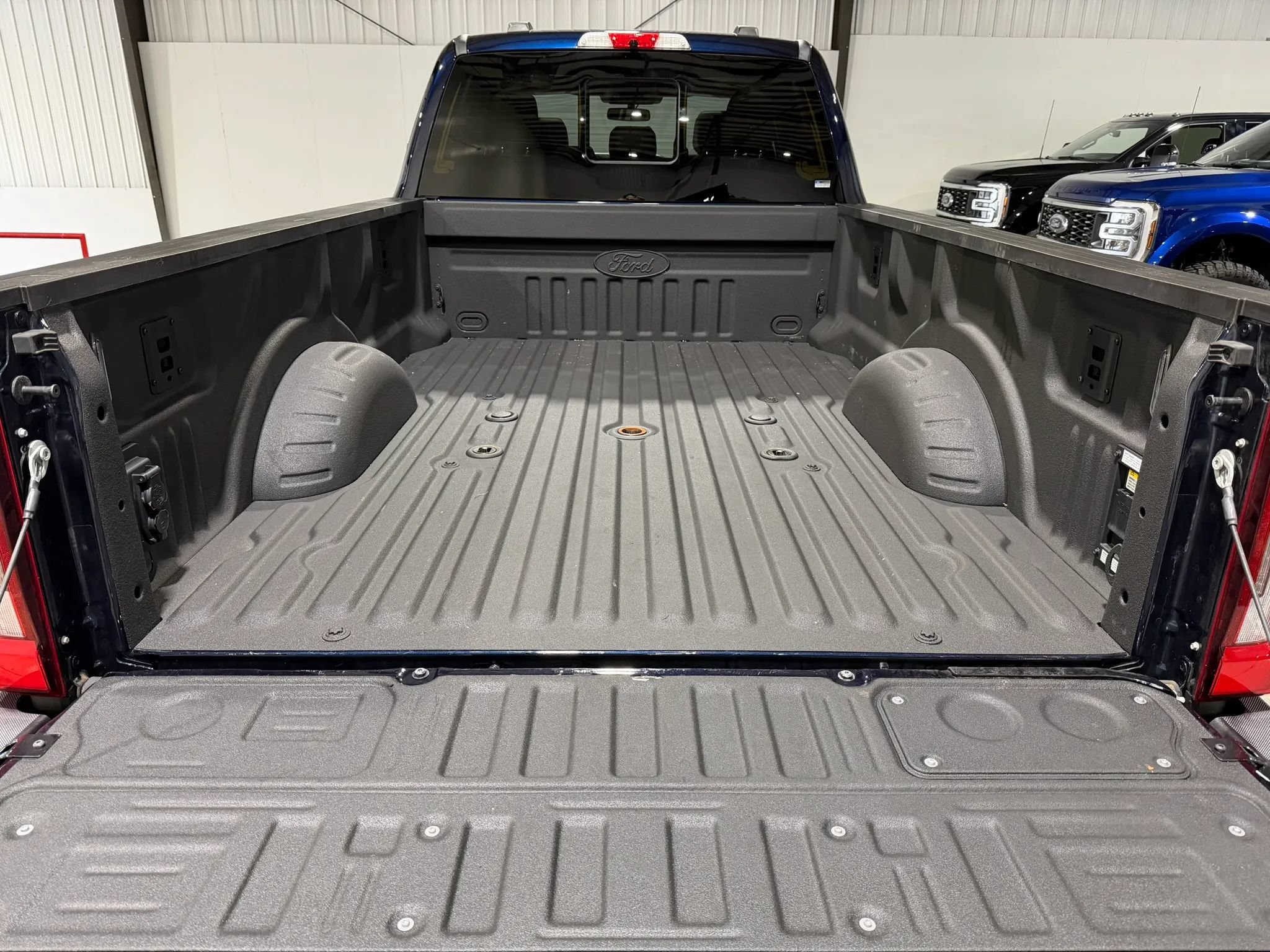 2025 Ford F-450 Super Duty Platinum - Photo 12