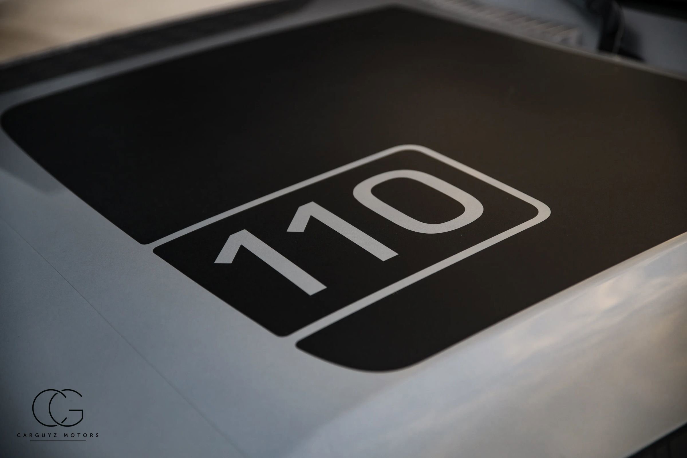 2022 Land Rover Defender 110 SE