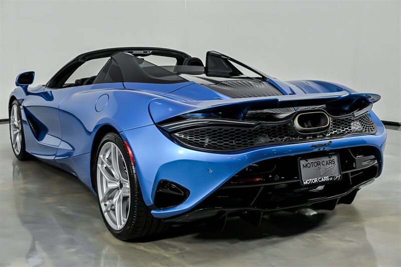 Used 2025 McLaren 750S Spider photo 9
