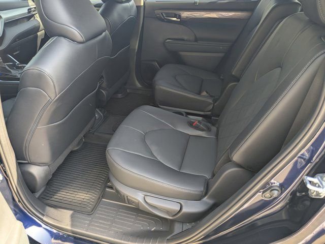 2025 Toyota Highlander Platinum