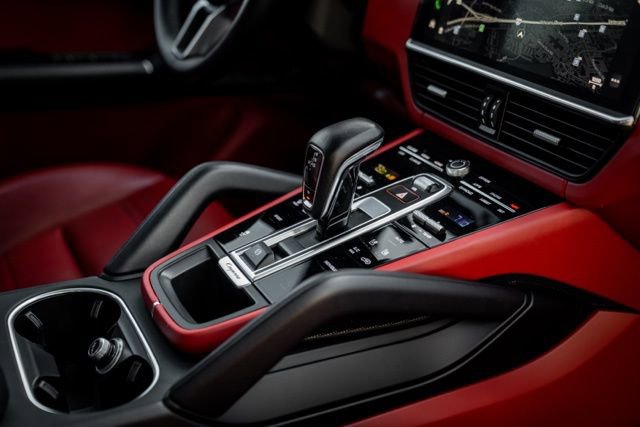 2023 Porsche Cayenne Platinum Edition