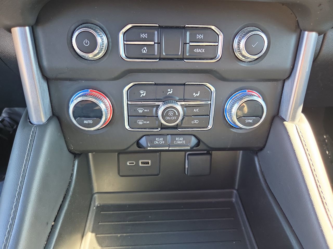 2023 GMC Yukon XL SLE