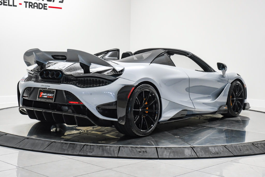 Used 2022 McLaren 765LT photo 9