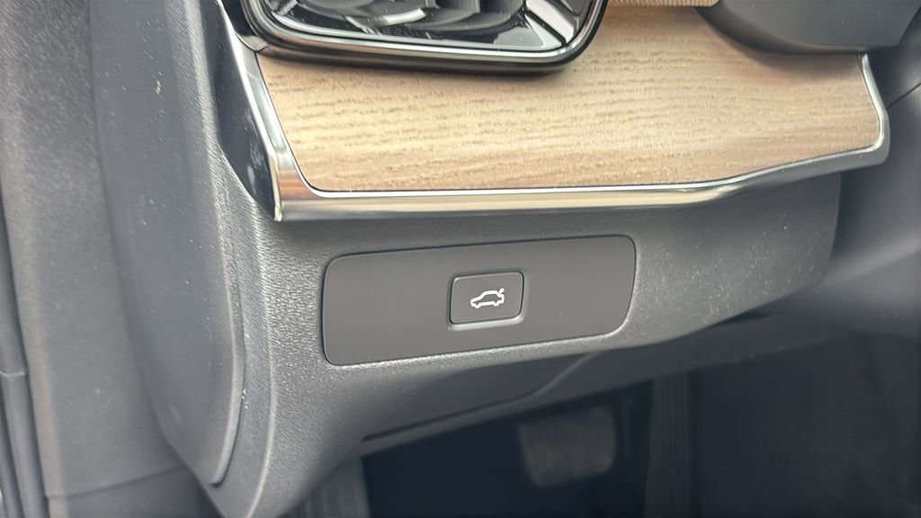 2026 Volvo Xc90 B6 Plus