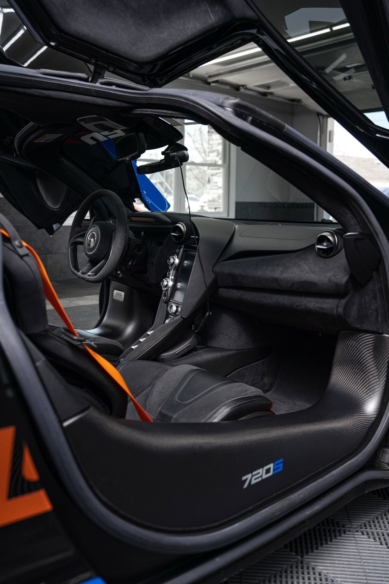 Used 2018 McLaren 720S Performance photo 15