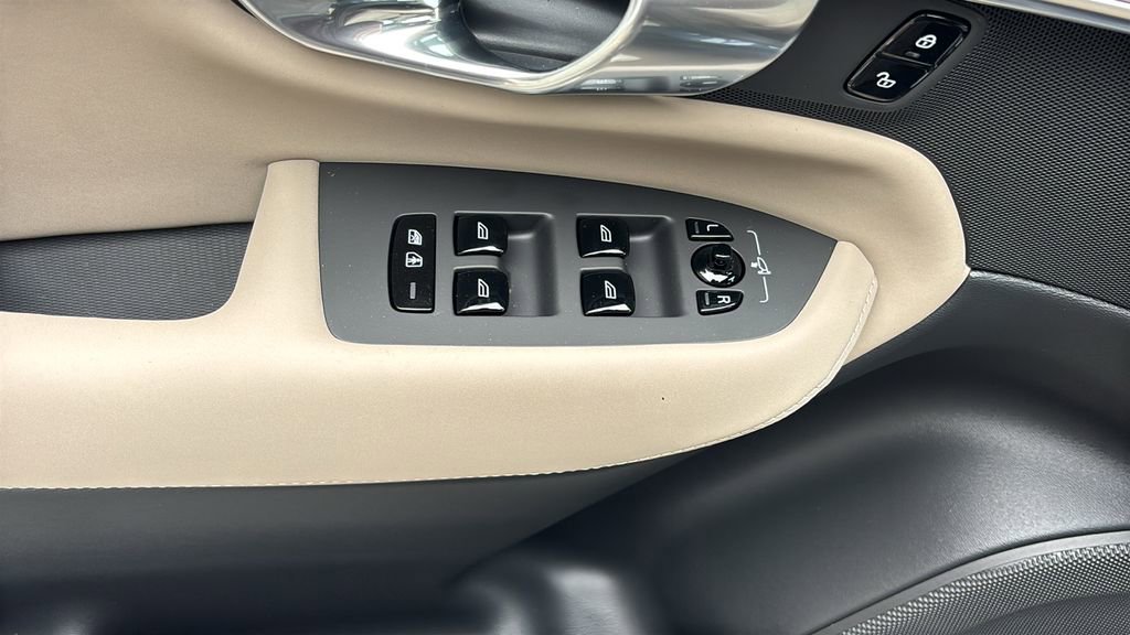 2026 Volvo Xc90 B6 Plus