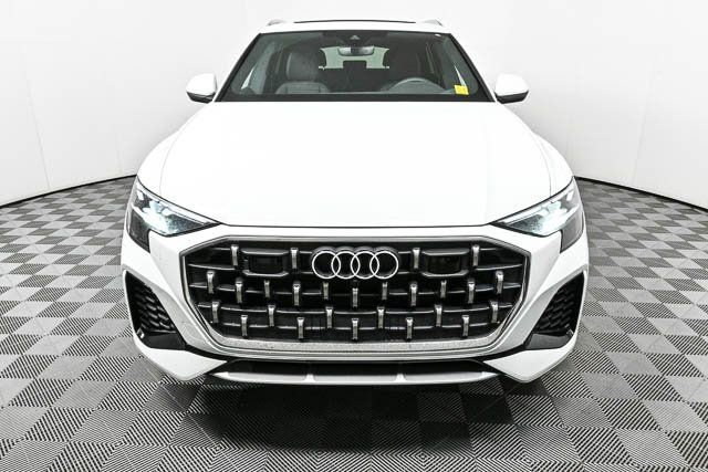 2025 Audi Q8 Premium