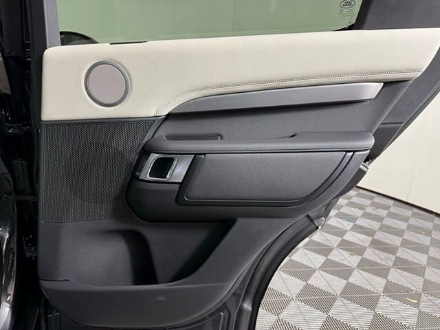2025 Land Rover Discovery Dynamic SE