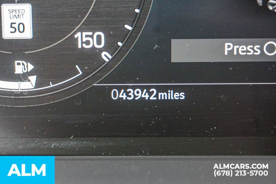 2023 Land Rover Defender 130 SE