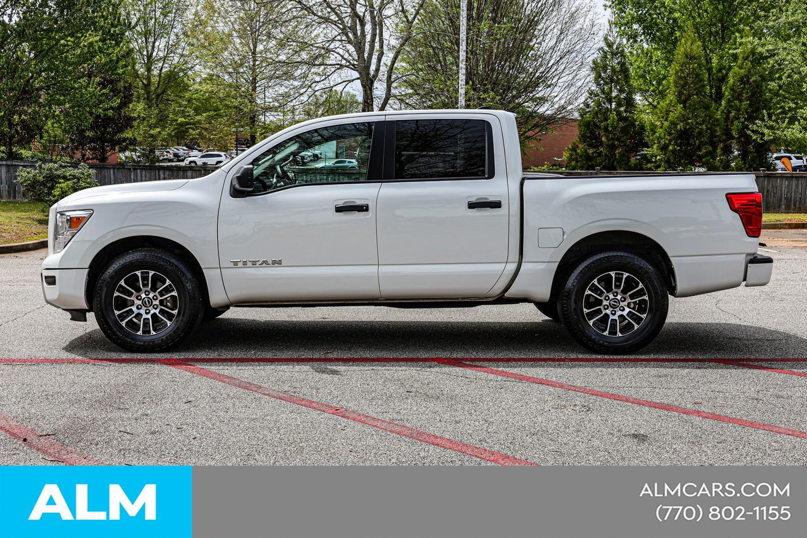 2023 Nissan Titan SV