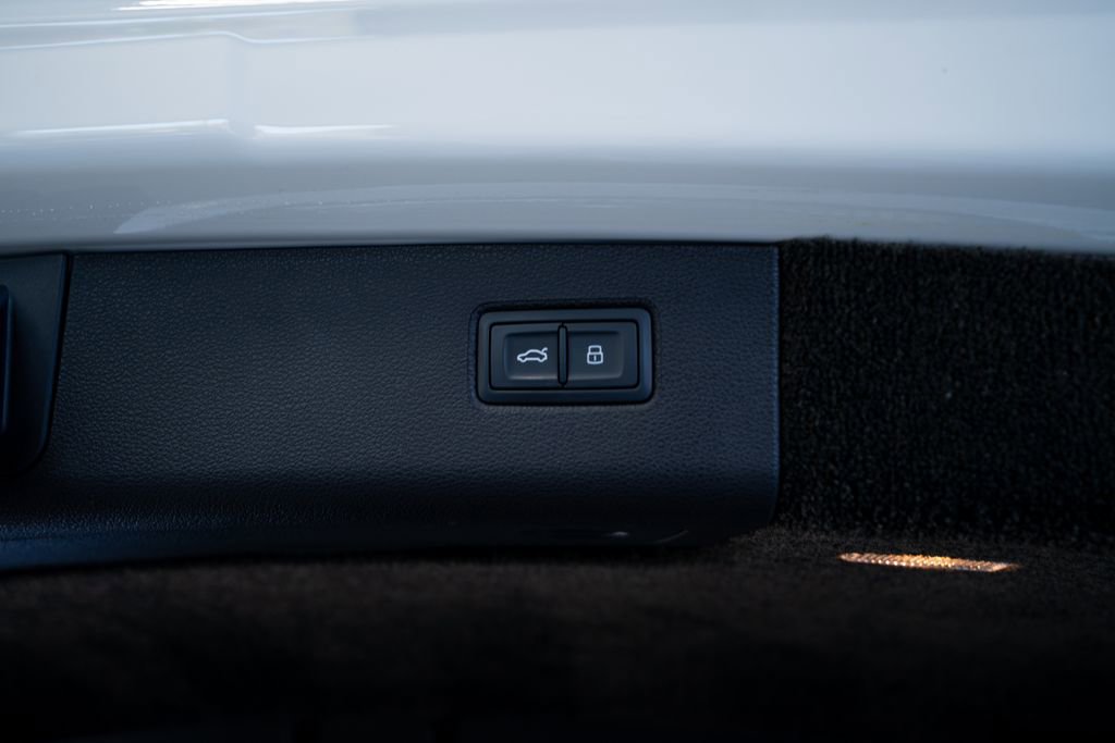 2021 Bentley Bentayga Plug-In Hybrid