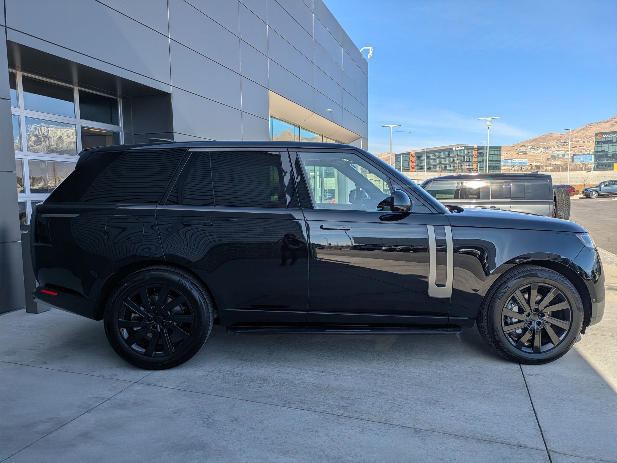 2025 Land Rover Range Rover SE