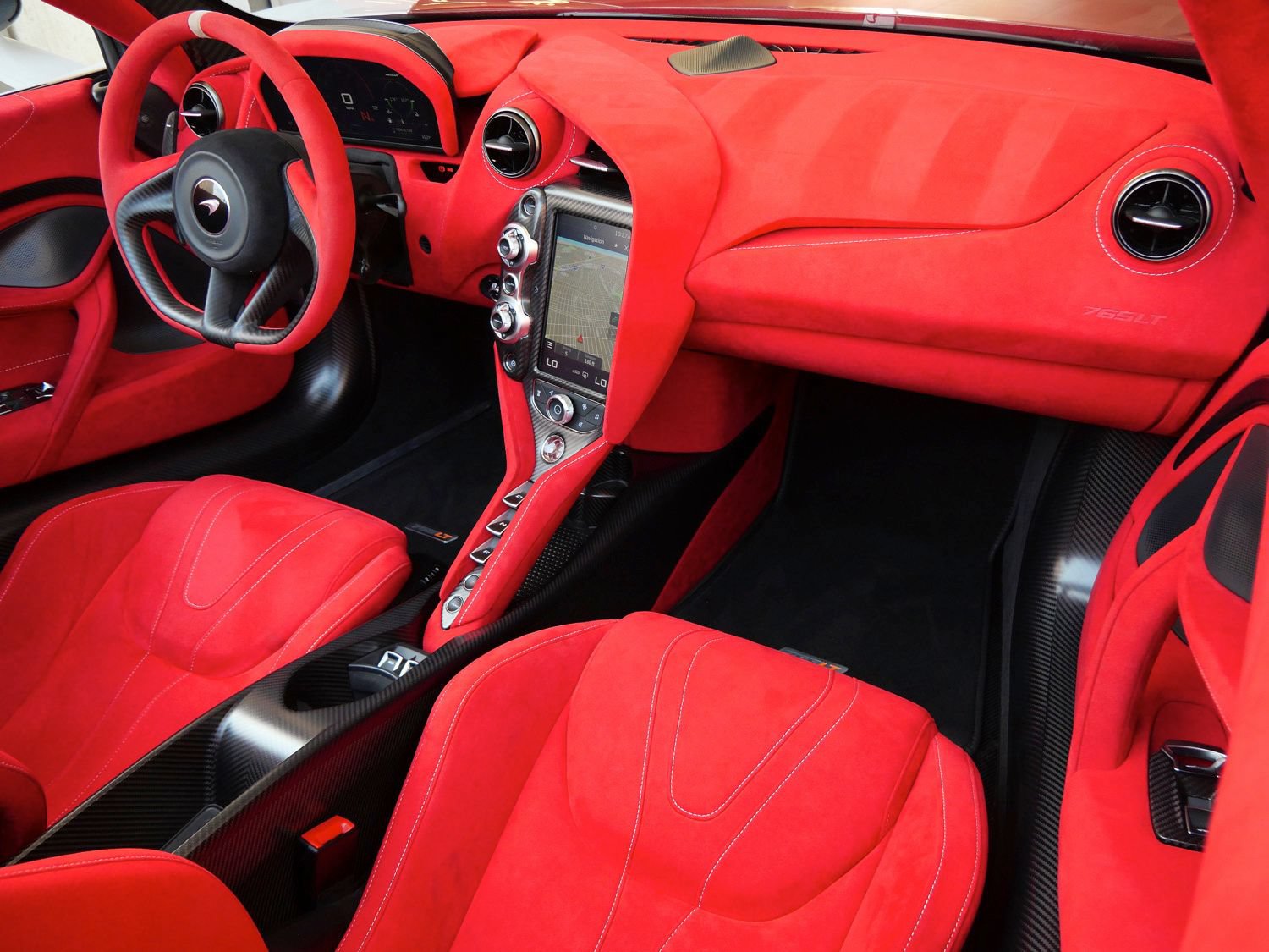 Used 2022 McLaren 765LT photo 10