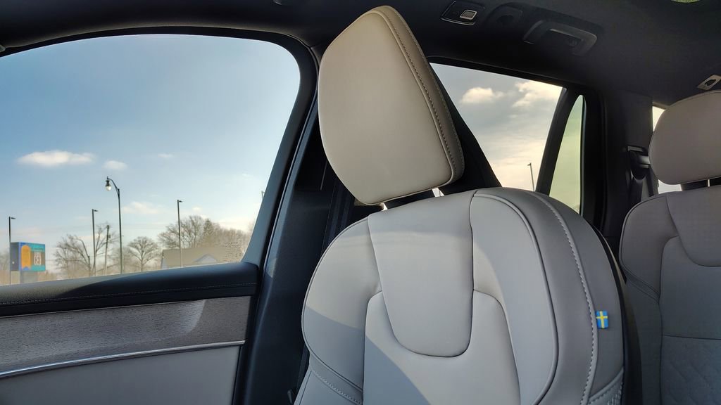 2026 Volvo Xc90 B6 Plus