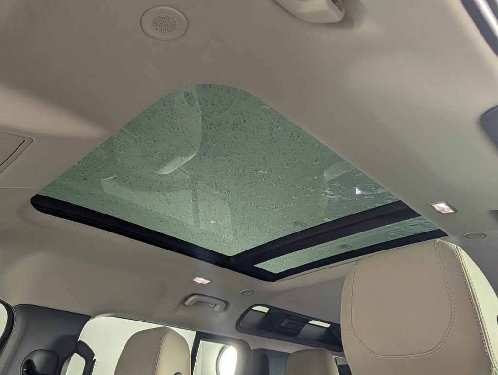 2022 Land Rover Defender 110 SE