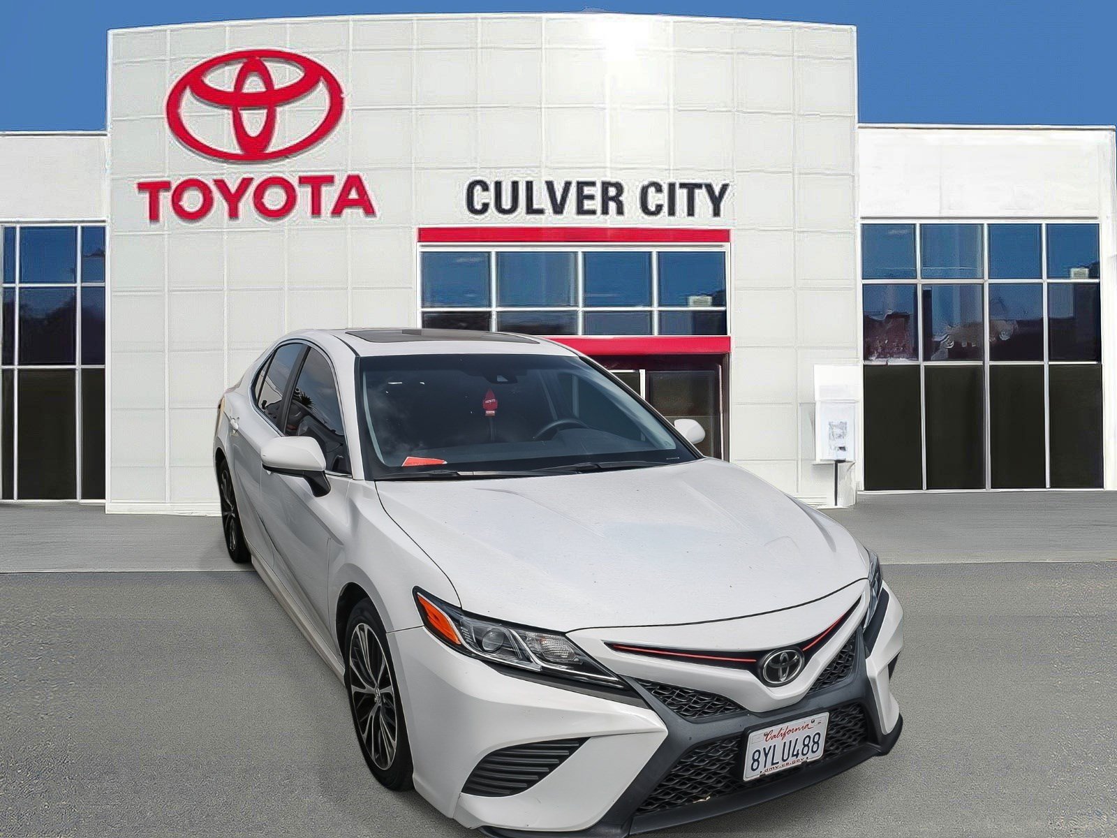 Used 2018 Toyota Camry SE w/ Moonroof Package