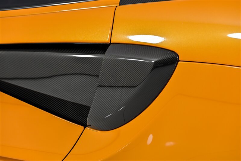 Used 2019 McLaren 600LT photo 16
