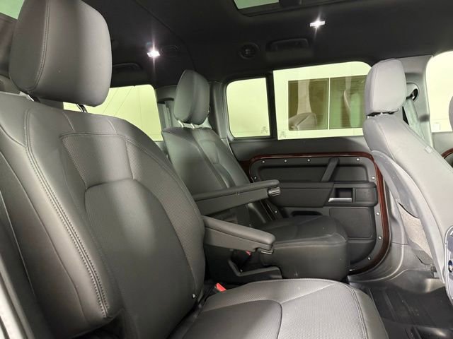 2025 Land Rover Defender 130 X-Dynamic SE