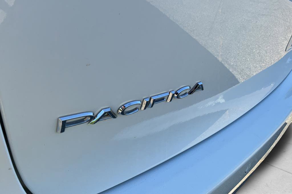 2023 Chrysler Pacifica Touring-L