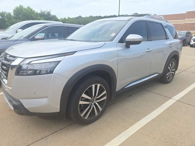 Used 2025 Nissan Pathfinder Platinum w/ Cargo Package