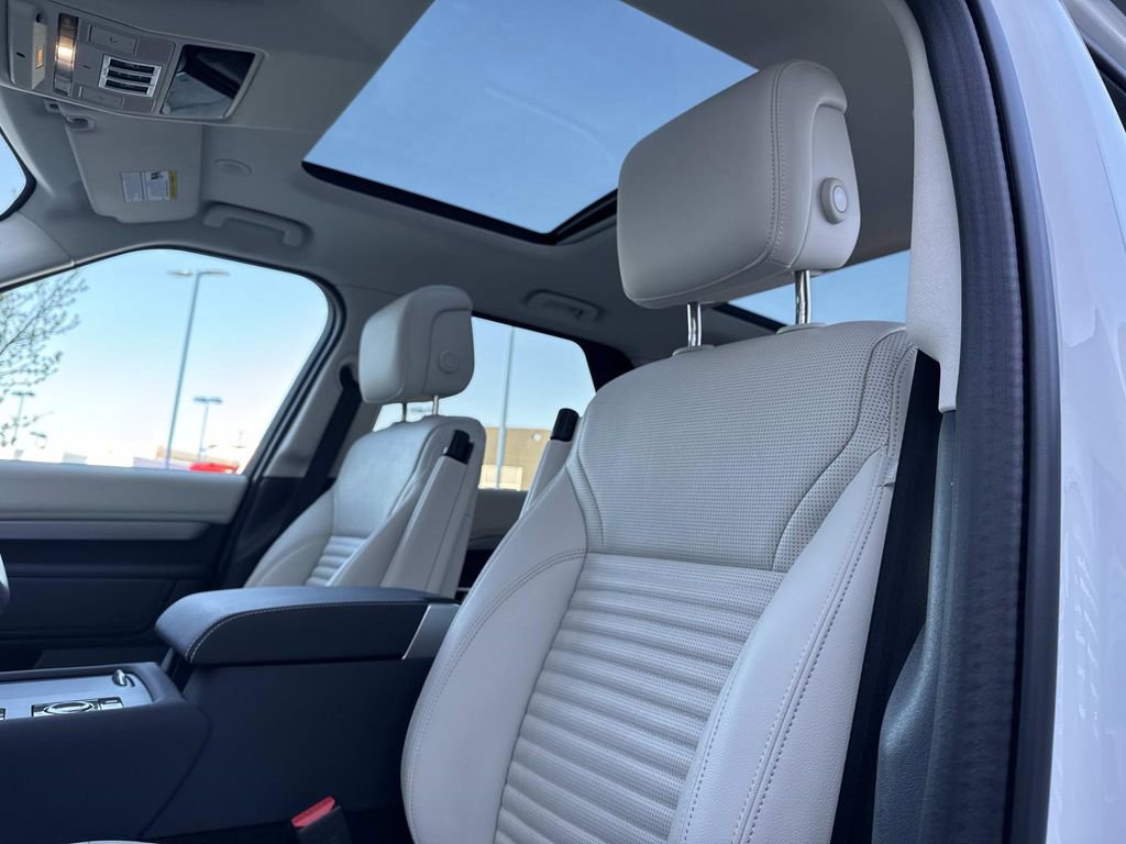 2025 Land Rover Discovery Dynamic SE