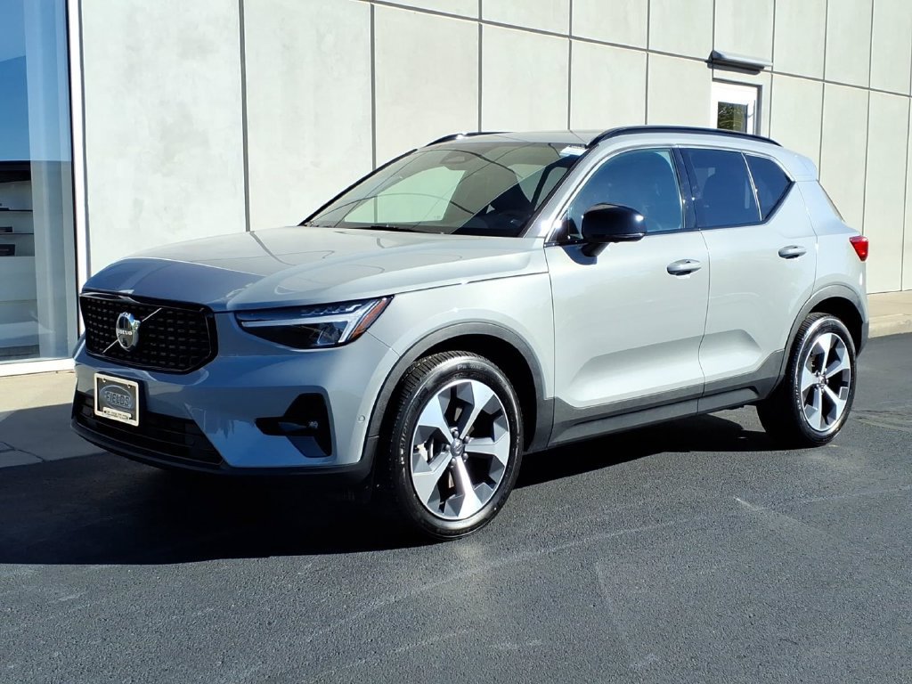 Certified 2024 Volvo XC40 B5 Plus w/ Protection Package Premier