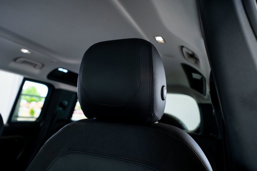 2020 Land Rover Defender 110 SE