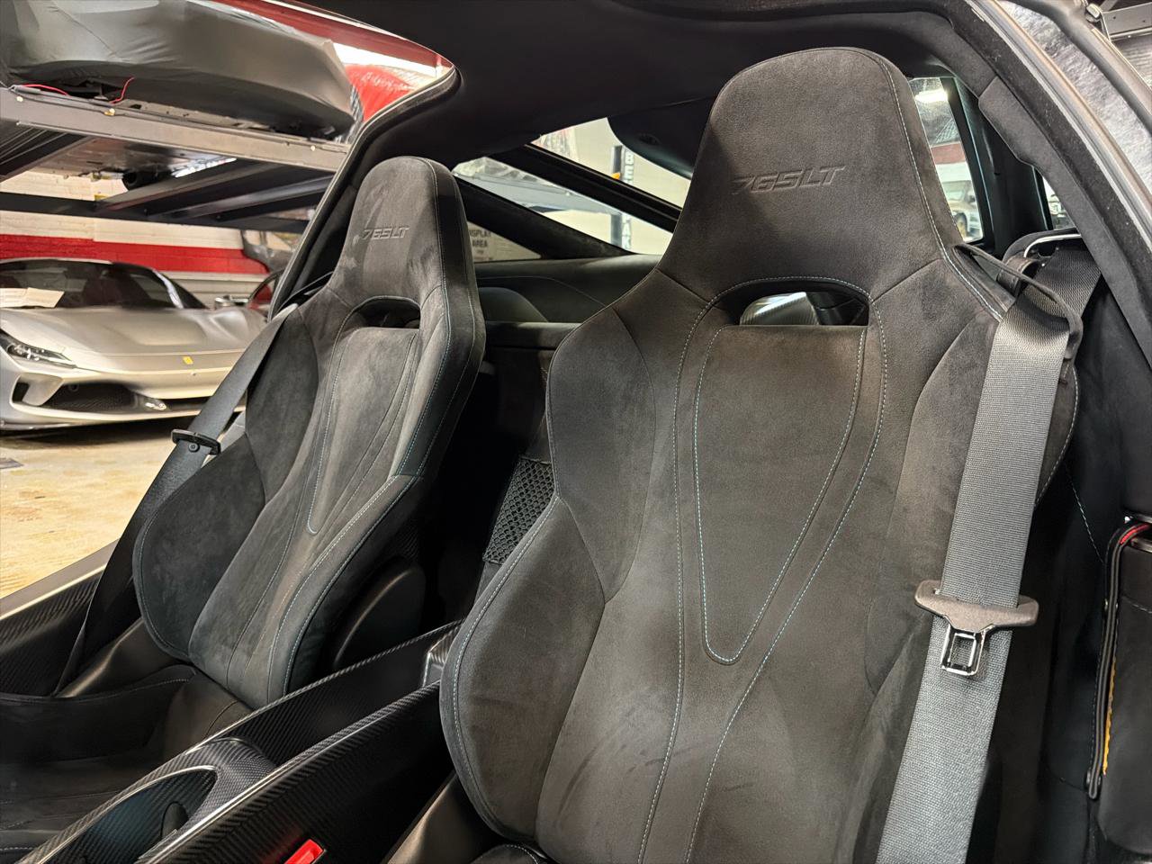 Used 2021 McLaren 765LT photo 33