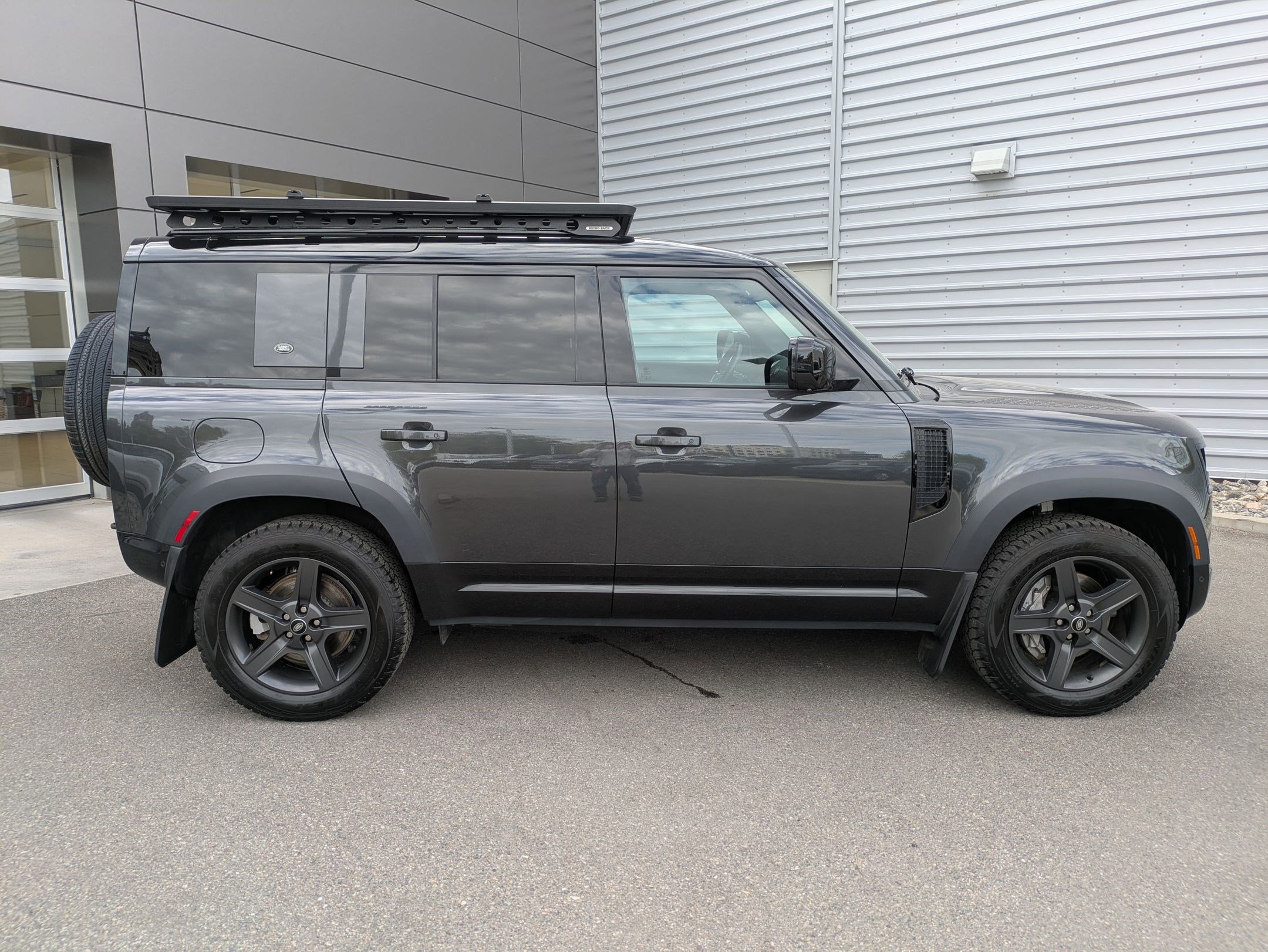 2023 Land Rover Defender 110 X-Dynamic SE