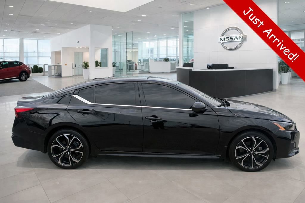 Used 2024 Nissan Altima 2.5 SR