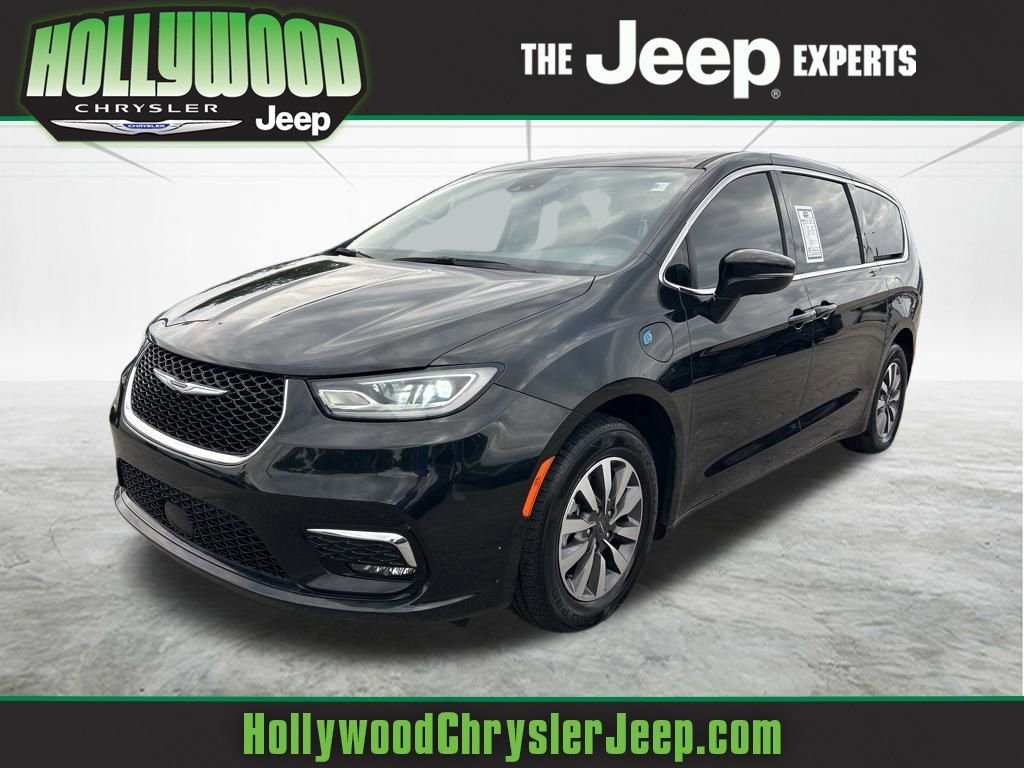 Used 2022 Chrysler Pacifica Touring-L