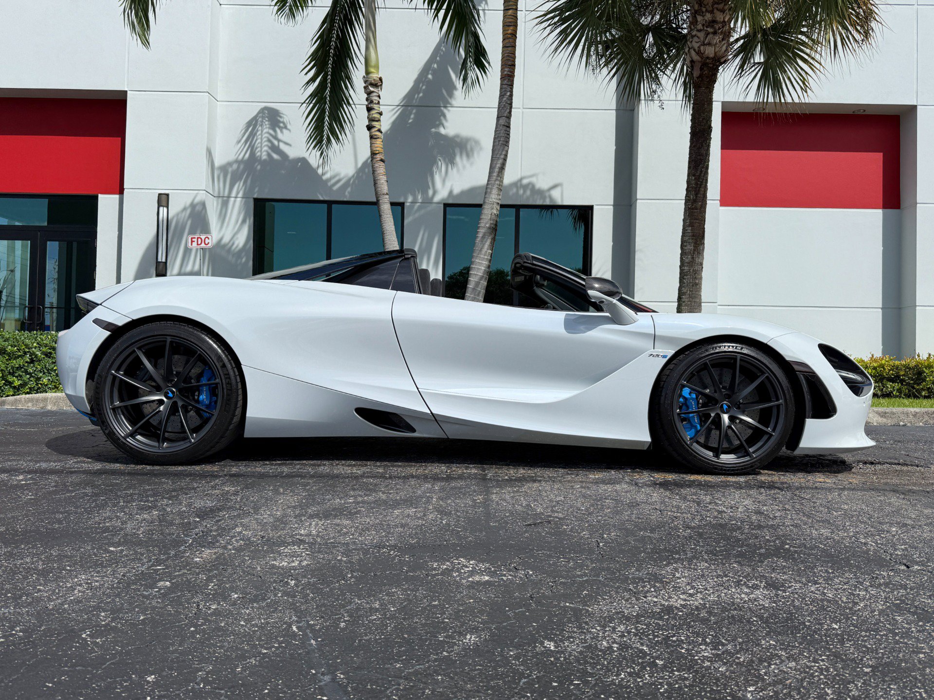 Used 2020 McLaren 720S Luxury photo 2