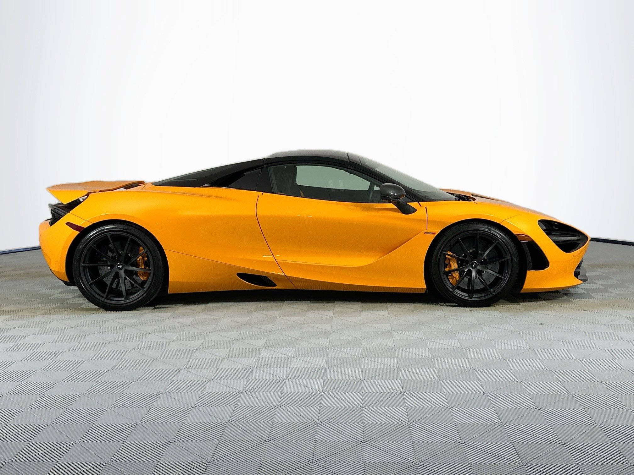 Used 2022 McLaren 720S Performance photo 32