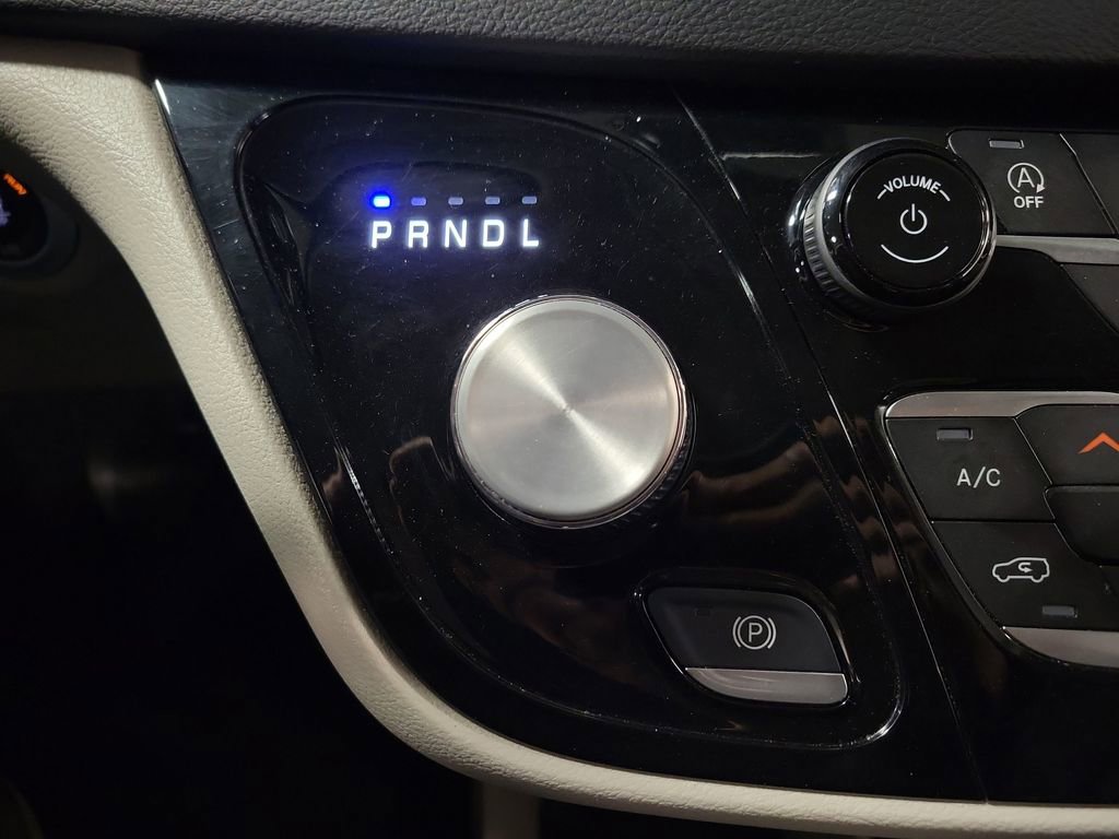 2023 Chrysler Pacifica Touring-L