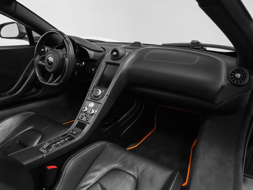 Used 2016 McLaren 675LT Spider photo 27