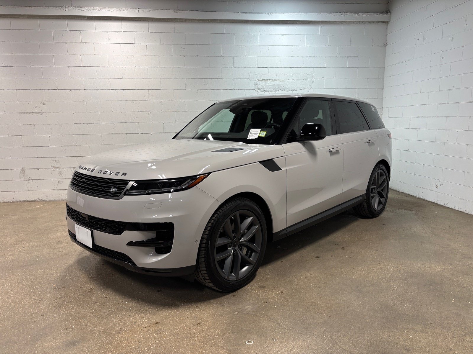 Used 2026 Land Rover Range Rover Sport SE