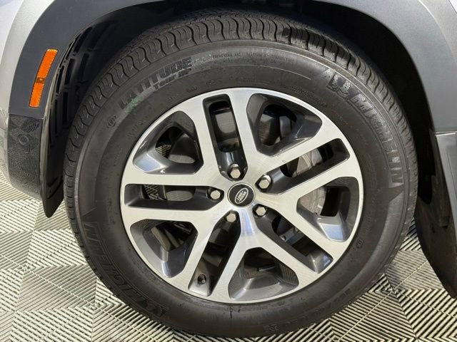 2023 Land Rover Defender 130 SE