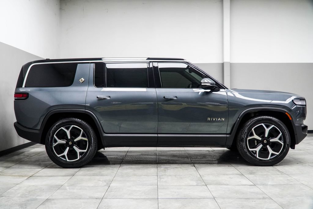 2024 Rivian R1S Adventure