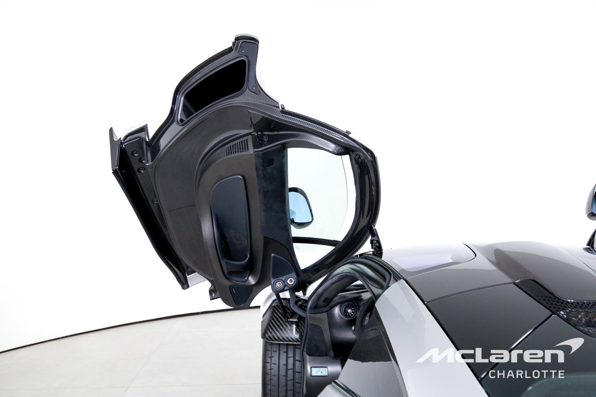 Used 2015 McLaren P1 photo 11