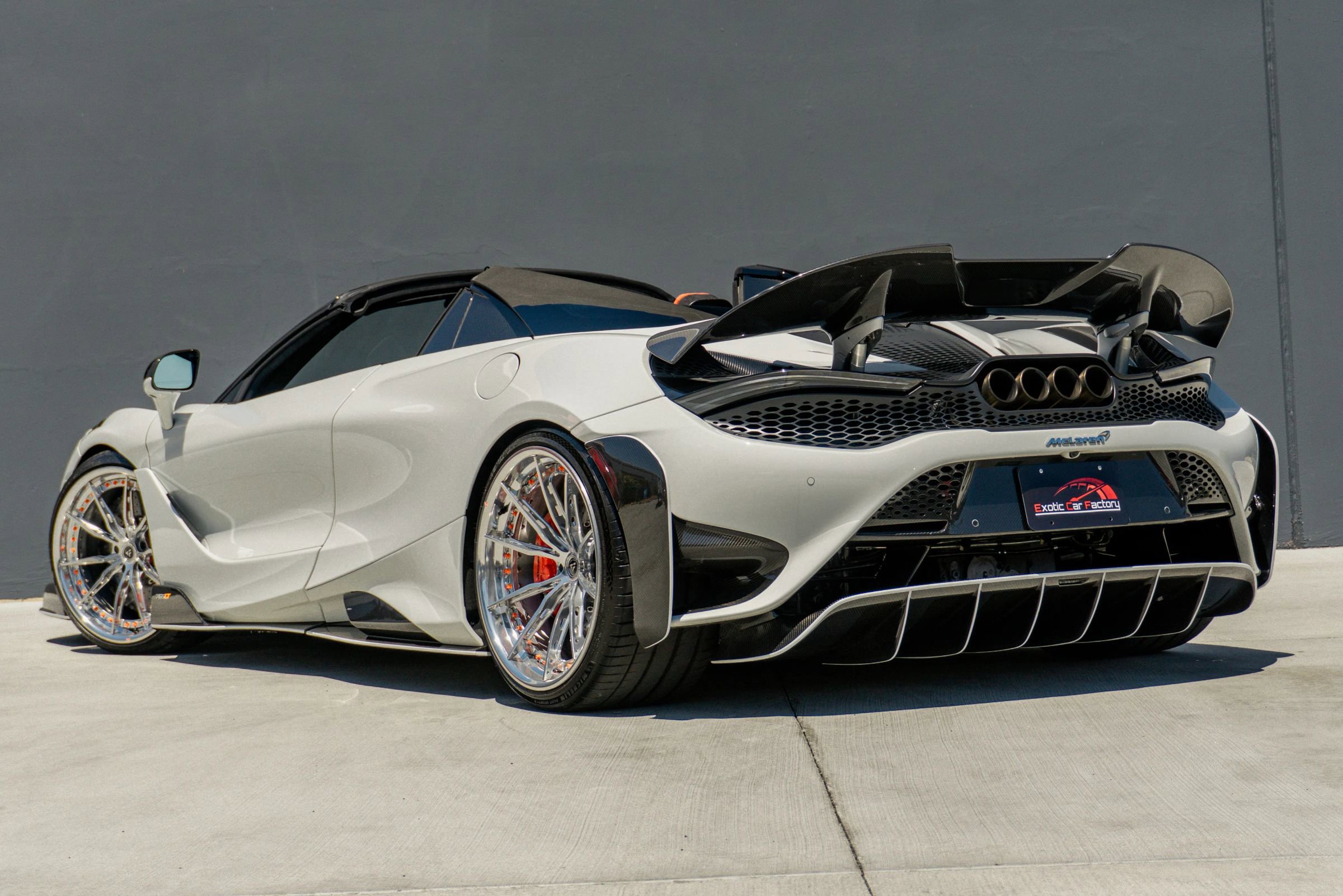 Used 2022 McLaren 765LT photo 13
