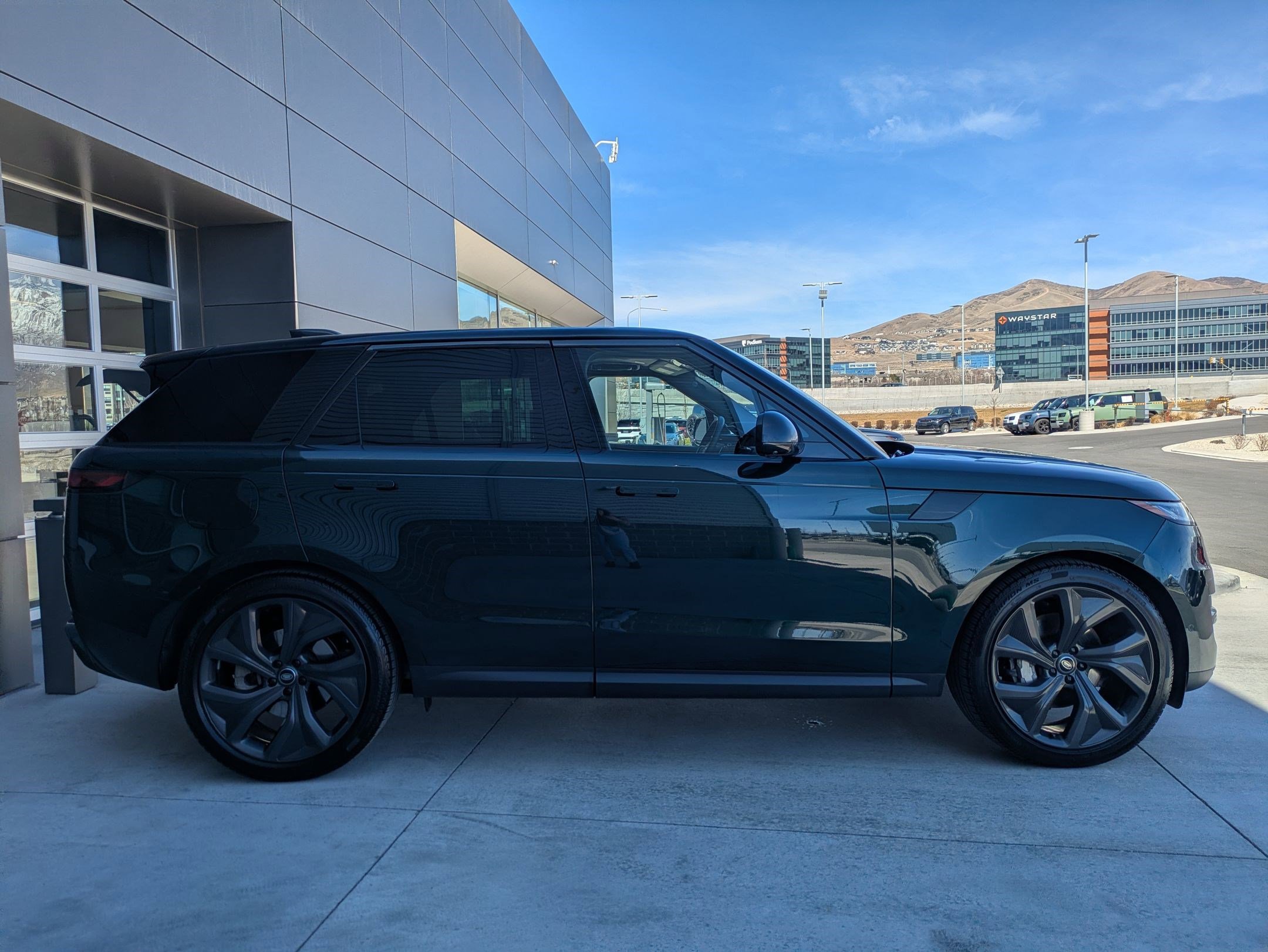 2025 Land Rover Range Rover Sport SE